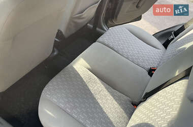 Хэтчбек Ford Fusion 2005 в 