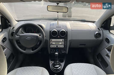 Хэтчбек Ford Fusion 2005 в 