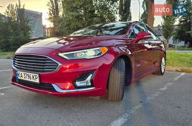 Седан Ford Fusion 2019 в 