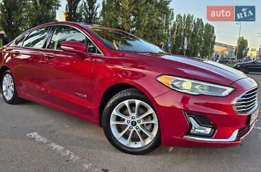 Седан Ford Fusion 2019 в 