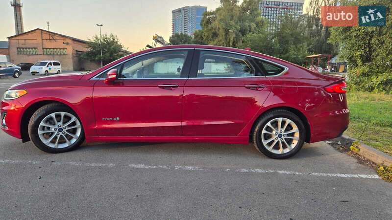 Седан Ford Fusion 2019 в Києві