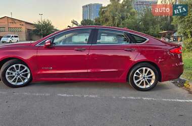 Седан Ford Fusion 2019 в 