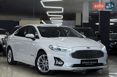 Седан Ford Fusion 2019 в 