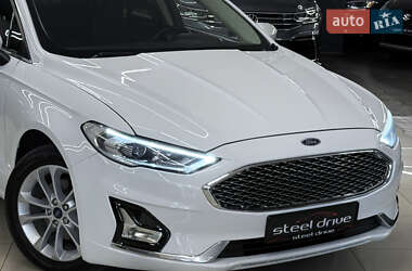 Седан Ford Fusion 2019 в 