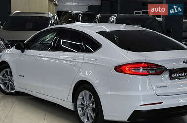 Седан Ford Fusion 2019 в 