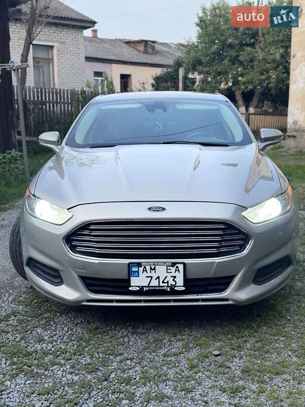 Седан Ford Fusion 2015 в Житомирі
