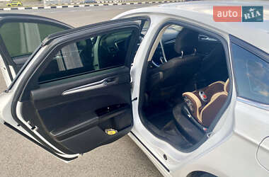 Седан Ford Fusion 2013 в 