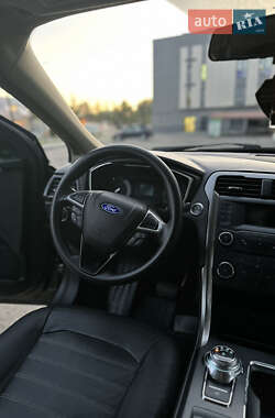 Седан Ford Fusion 2016 в 