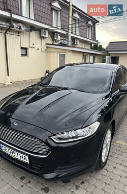 Седан Ford Fusion 2016 в 