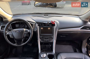 Седан Ford Fusion 2017 в 