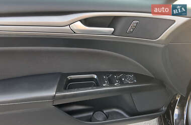Седан Ford Fusion 2017 в 