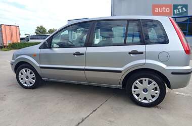 Хэтчбек Ford Fusion 2005 в 