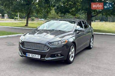 Седан Ford Fusion 2015 в Рівному