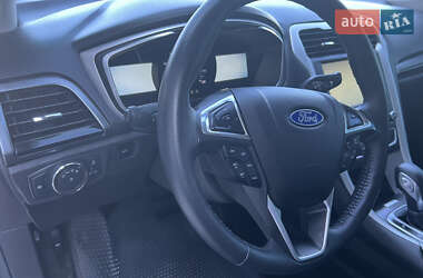 Седан Ford Fusion 2015 в 