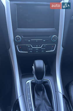 Седан Ford Fusion 2015 в 