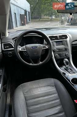 Седан Ford Fusion 2015 в 