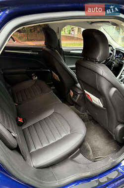 Седан Ford Fusion 2015 в 