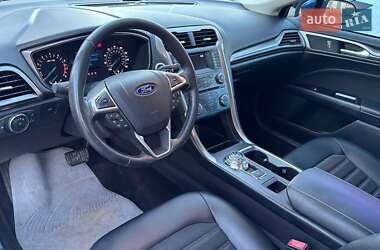 Седан Ford Fusion 2017 в 
