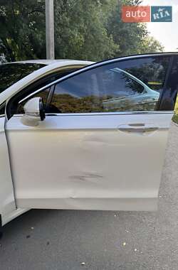 Седан Ford Fusion 2014 в 
