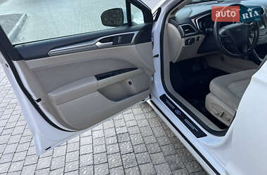 Седан Ford Fusion 2019 в 