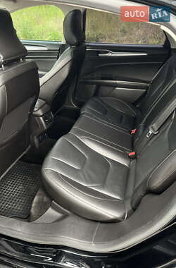 Седан Ford Fusion 2015 в 