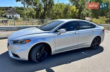 Седан Ford Fusion 2016 в Широком