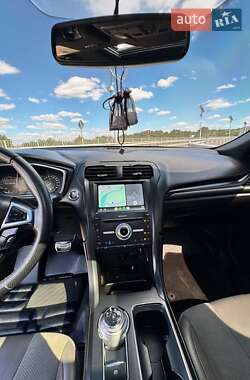 Седан Ford Fusion 2016 в Широком