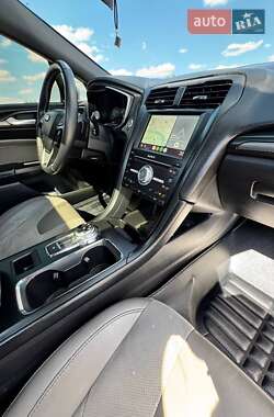 Седан Ford Fusion 2016 в Широком