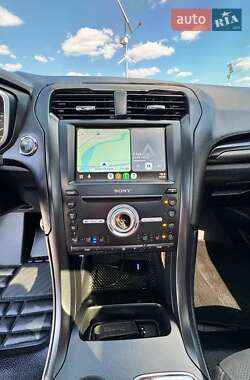 Седан Ford Fusion 2016 в Широком