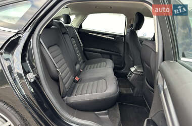Седан Ford Fusion 2013 в 