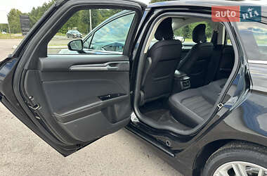 Седан Ford Fusion 2013 в 