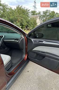 Седан Ford Fusion 2014 в 