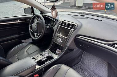 Седан Ford Fusion 2016 в 