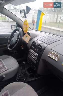 Хэтчбек Ford Fusion 2005 в 