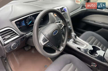Седан Ford Fusion 2015 в 