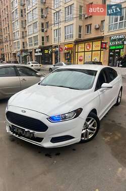 Седан Ford Fusion 2015 в 