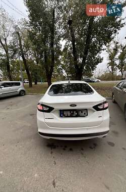 Седан Ford Fusion 2015 в 