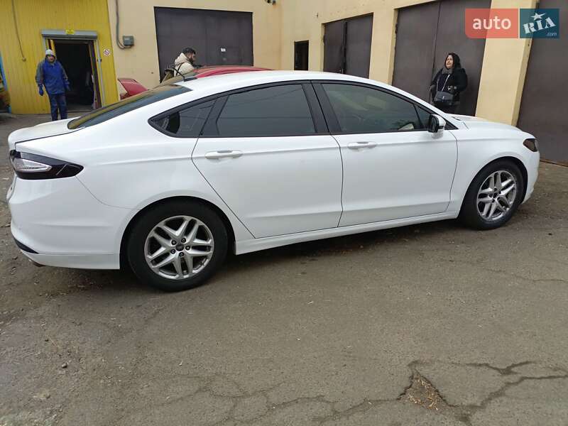 Седан Ford Fusion 2015 в Києві