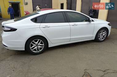 Седан Ford Fusion 2015 в 