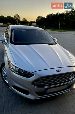 Седан Ford Fusion 2015 в 