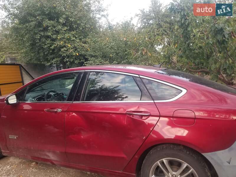 Седан Ford Fusion 2016 в Ровно