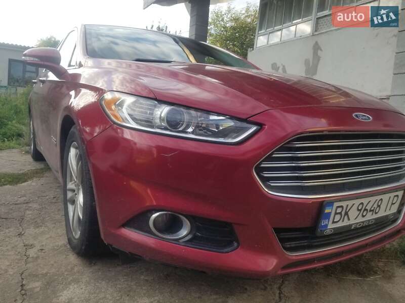 Седан Ford Fusion 2016 в Ровно
