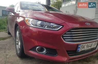 Седан Ford Fusion 2016 в 