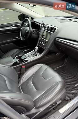 Седан Ford Fusion 2016 в 