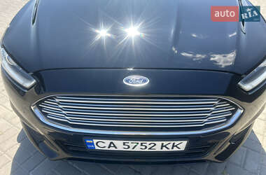 Седан Ford Fusion 2016 в 