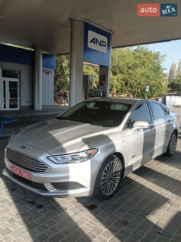 Седан Ford Fusion 2017 в 