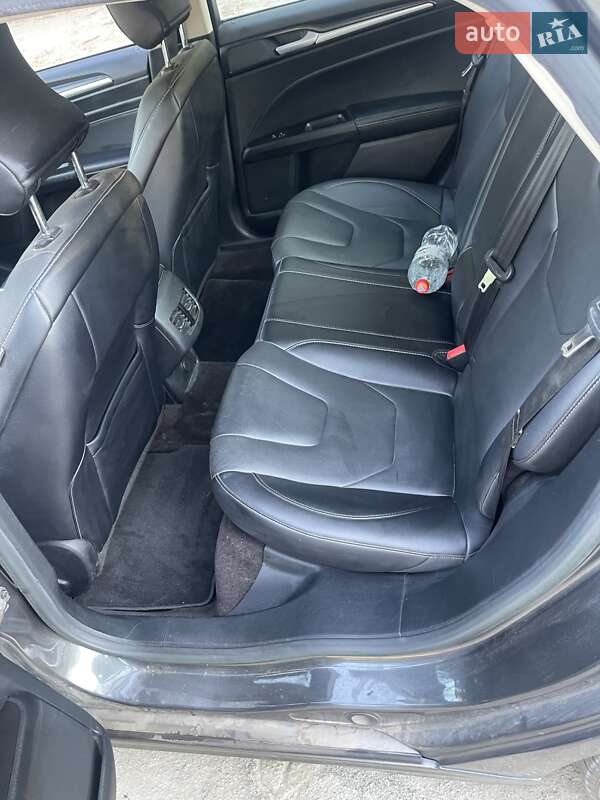 Седан Ford Fusion 2016 в Кам'янському