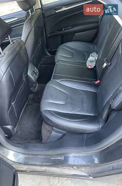 Седан Ford Fusion 2016 в 