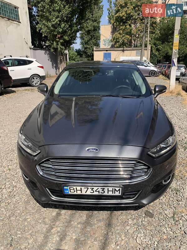 Седан Ford Fusion 2015 в 