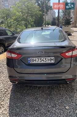 Седан Ford Fusion 2015 в 